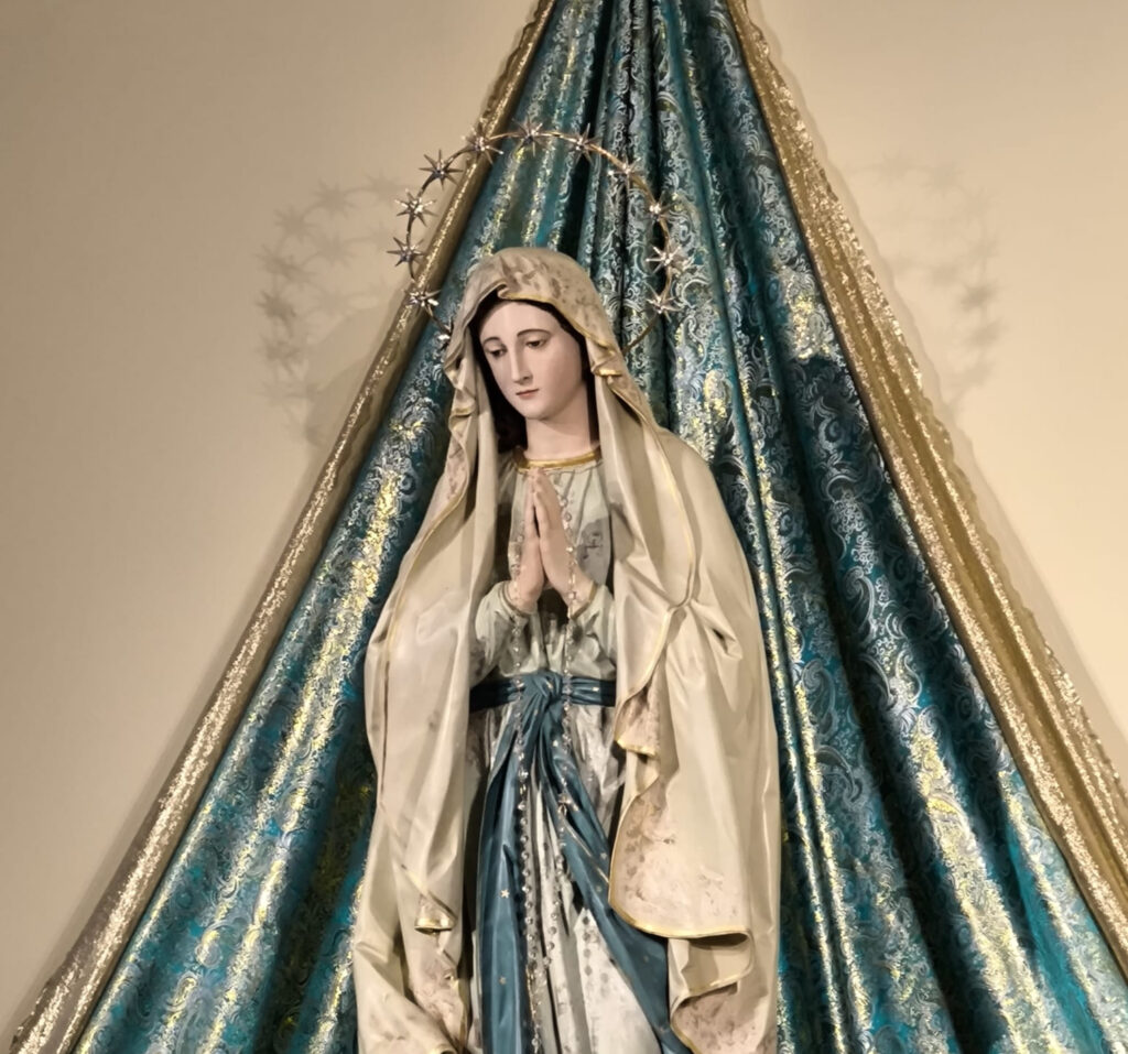 Statue_of_the_Virgin_Mary_in_St._Jacob_church_in_Međugorje_September_2024 (1)