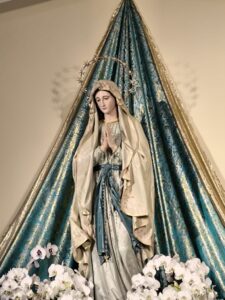 Statue_of_the_Virgin_Mary_in_St._Jacob_church_in_Međugorje_September_2024