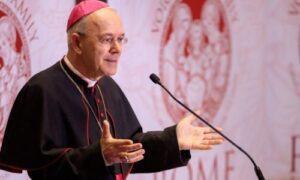 Bishop_Athanasius_Schneider_Rome_Life_Forum_2018-810×500-1-r78xz0qf06dkpu7gae4ralvjjn24cg4p4qm268kzi0