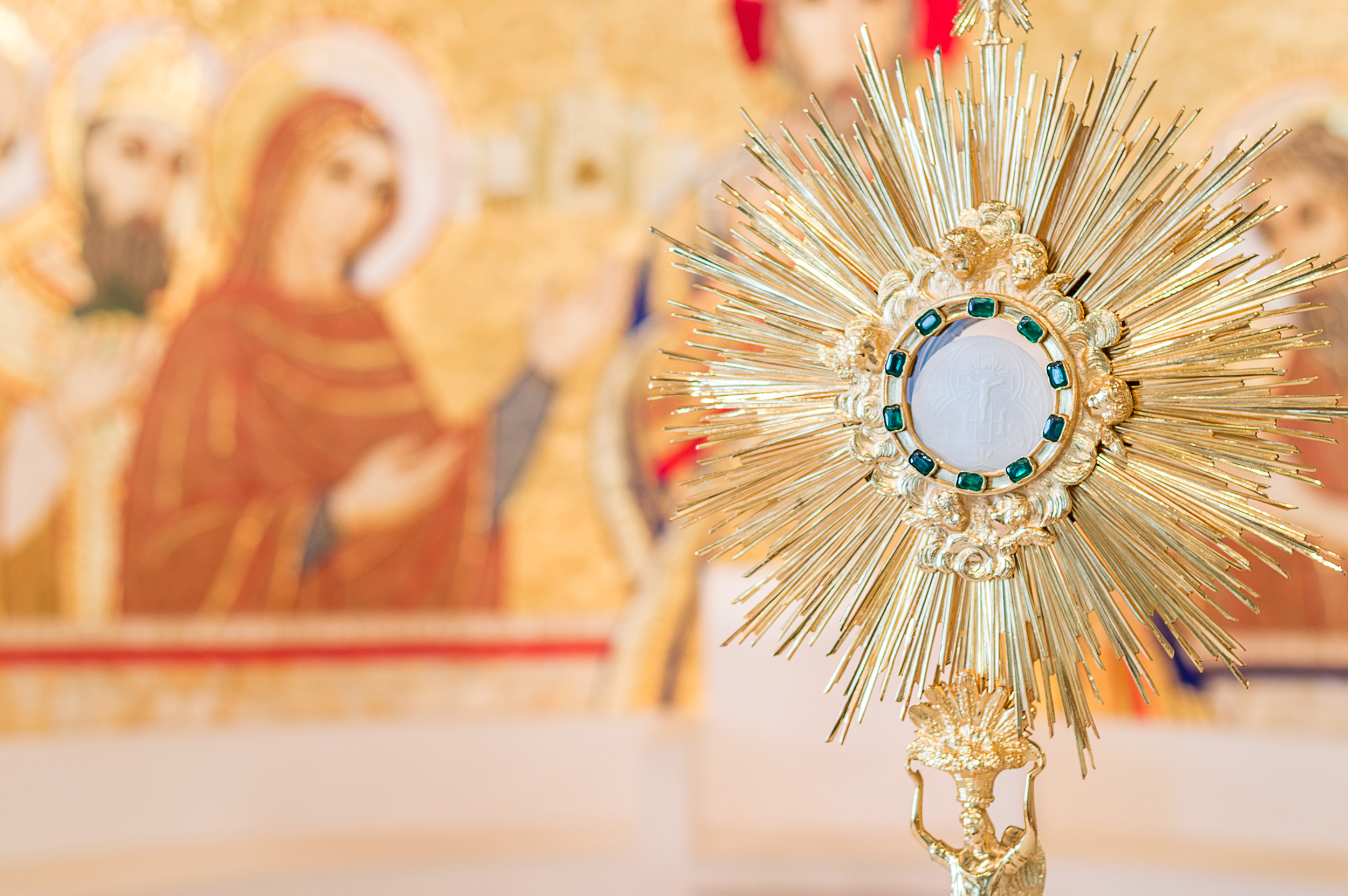 Rome,,Italy,-,June,2015,-,Adoration,Monstrance,With,The