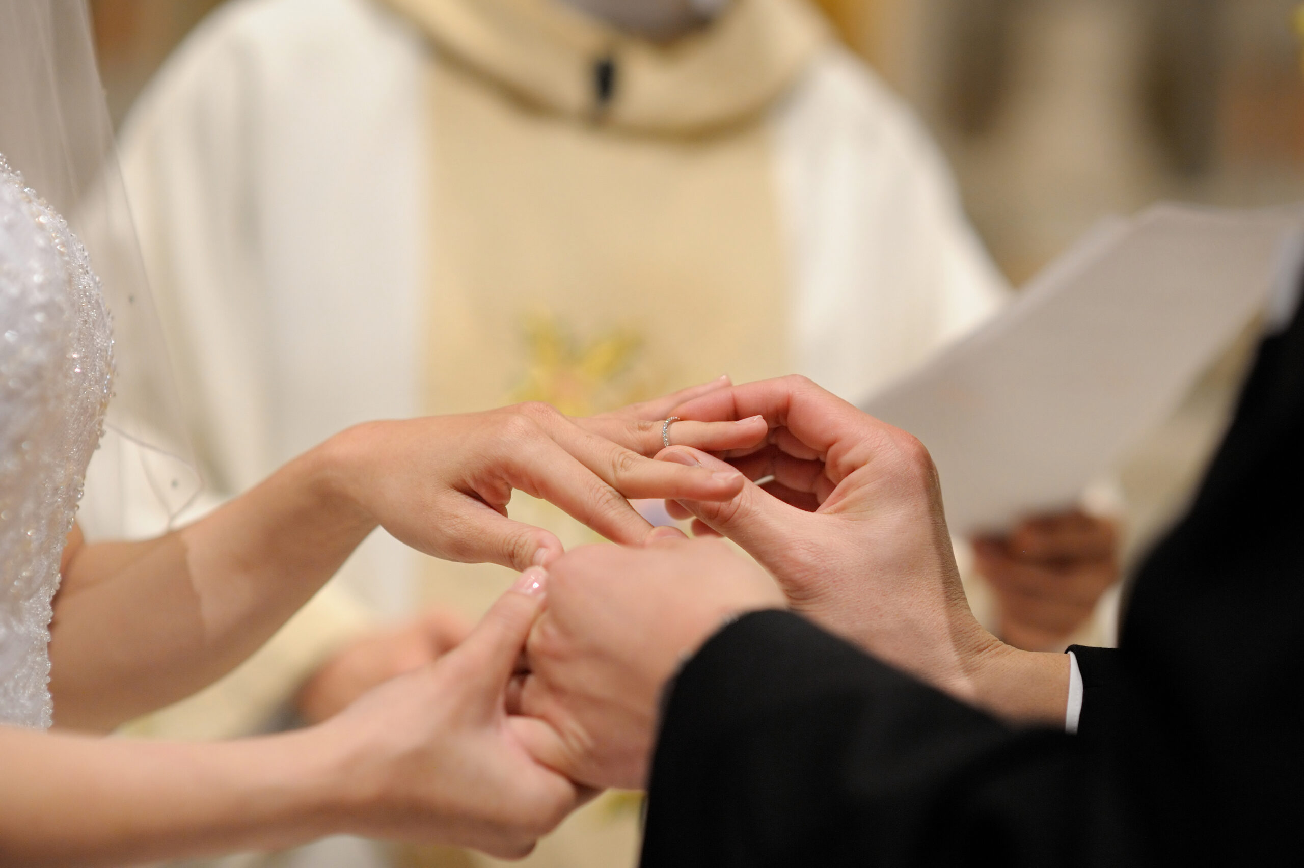 Groom,Putting,A,Ring,On,Bride’s,Finger,During,Wedding,Ceremony
