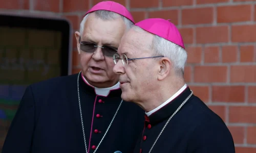20220915T0350-POPE-KAZAKHSTAN-CLERGY-1748173.JPG
