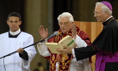 BentoXVI-69-12052007