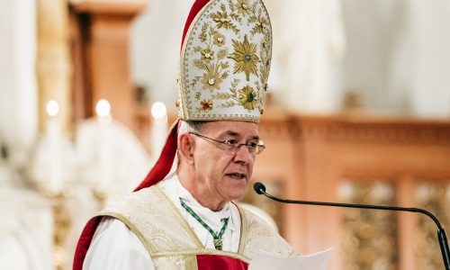 Bishop Athanasius Schneider on the Blessed Sacrament