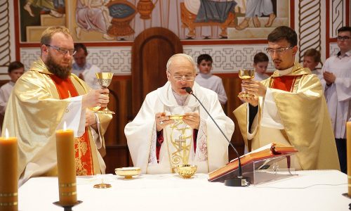 Catholic_Church_in_Gomel,_Holy_Mass