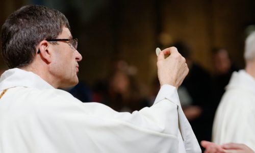 Four Grave Consequences Of Receiving Holy Eucharist On Your Hands
