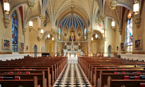 Interior_of_St_Andrews_Catholic_Church_in_Roanoke_Virginia-scaled