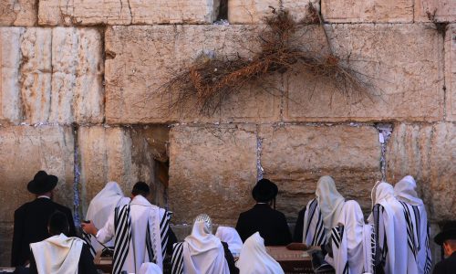 Jews-pray-in-the-Western-Wall-1