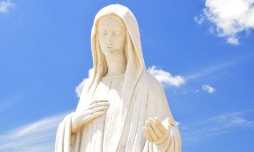 Statue_Virgin_Mary_Medjugorje_-_Hotel_Pansion_Porta_-_Bosnia_Herzegovina_-_Creative_Commons_by_gnuckx_4695297682-scaled