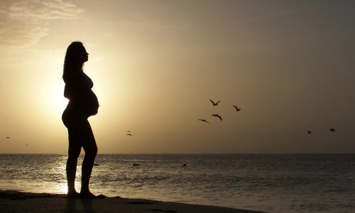 beautiful-young-pregnant-woman-in-beach-beauty-fashion-078f24-1024