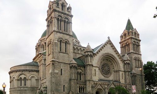 cathedral_basilica_of_saint_louis_st._louis_mo_-_exterior_quarter_view_2