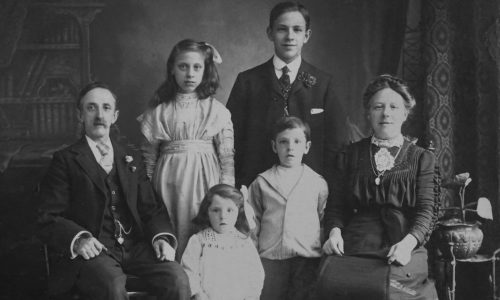 free-photo-of-vintage-portrait-of-family