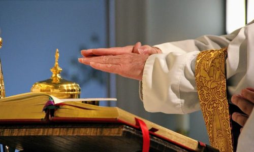 united-states-chesapeake-eucharist-latin-mass